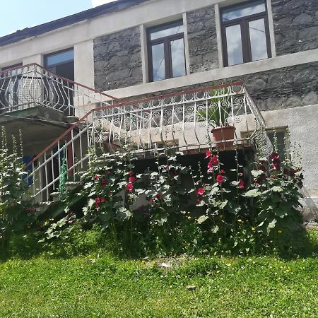 Hotel Rocky Island Kazbegi Exterior foto