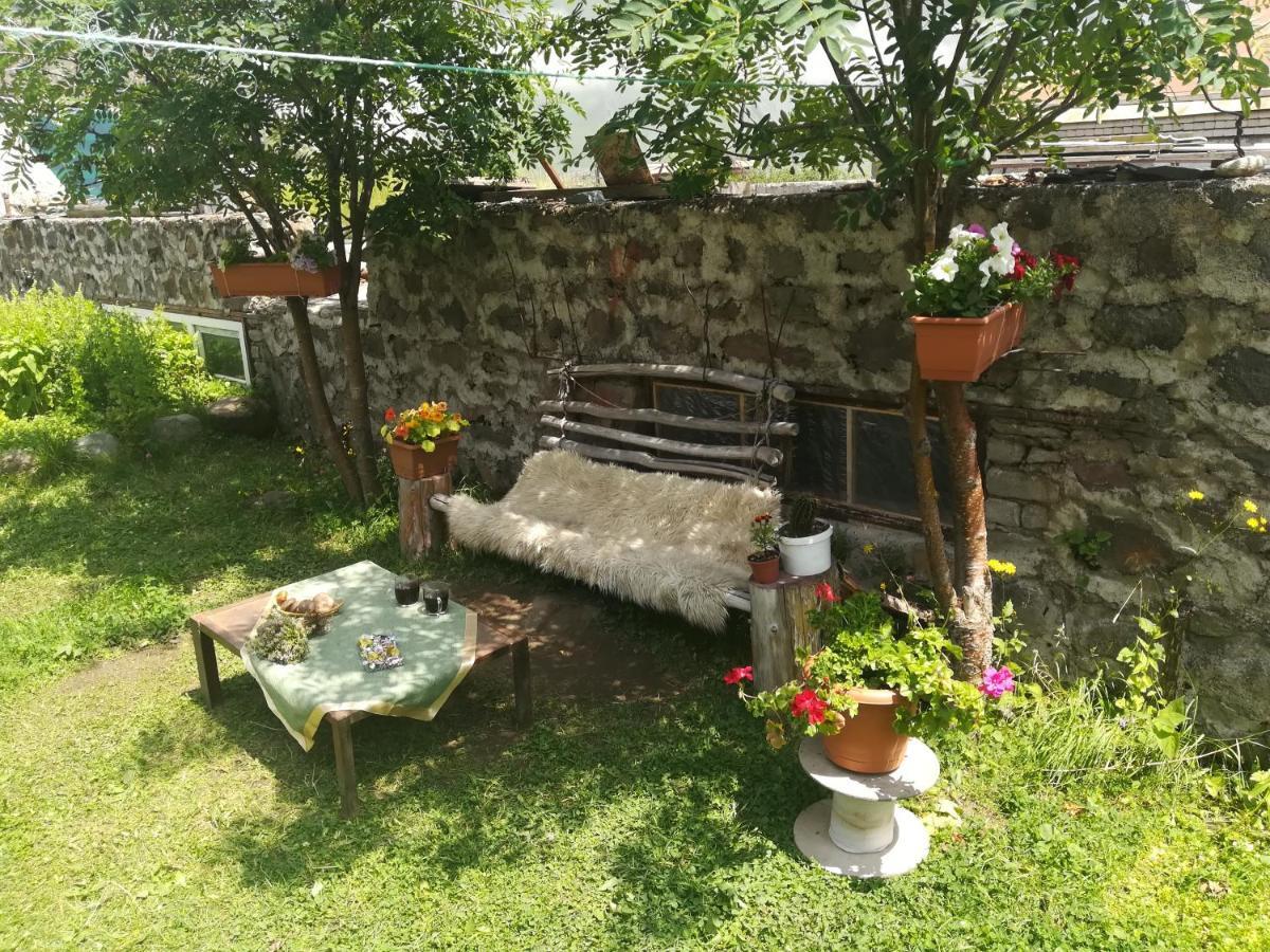 Hotel Rocky Island Kazbegi Exterior foto