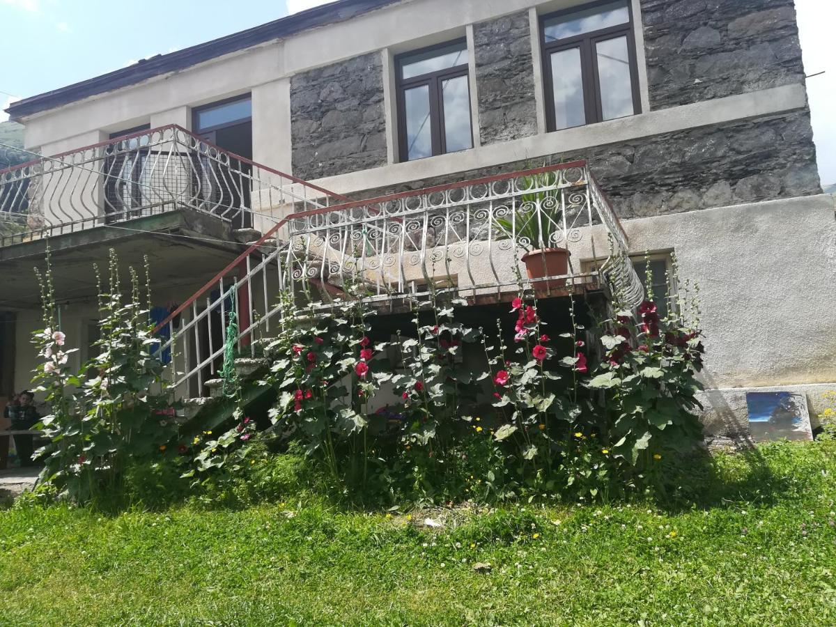 Hotel Rocky Island Kazbegi Exterior foto